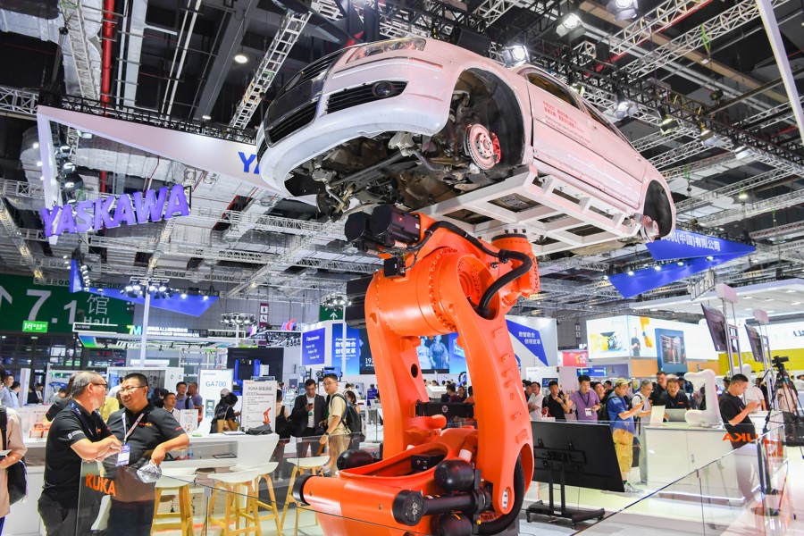 La 25ª Fiera Internazionale dell’Industria apre a Shanghai: in mostra 392 “prodotti estremi”