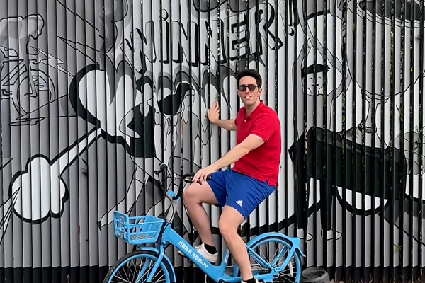 Un italiano abituato a una vita tranquilla si innamora della “vita frenetica” di Shanghai