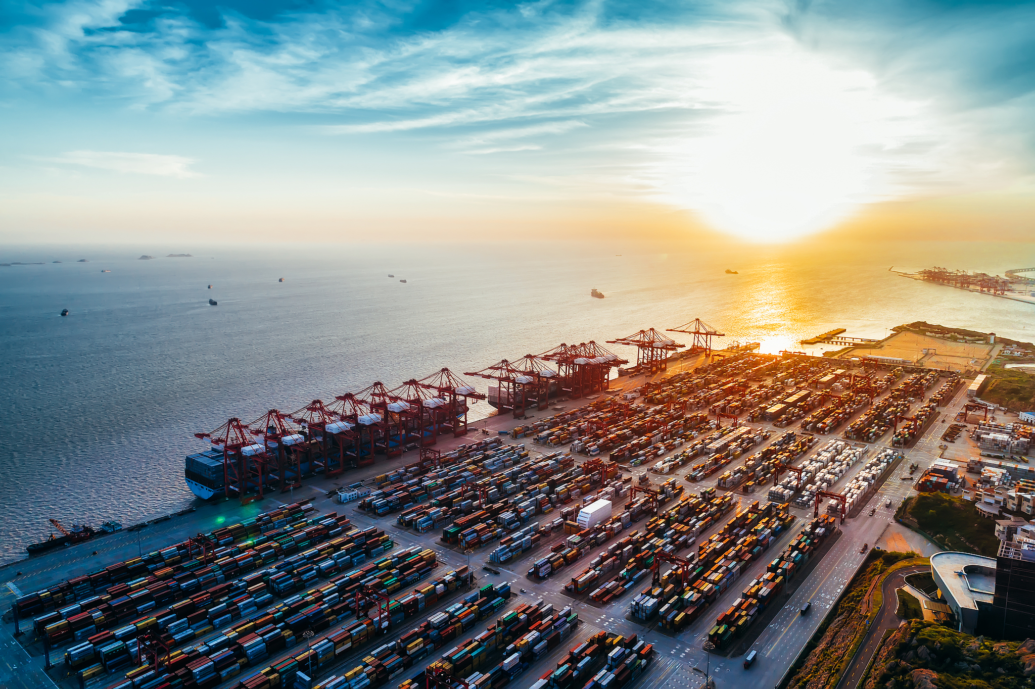 Shanghai si classifica al secondo posto tra i principali centri marittimi mondiali
