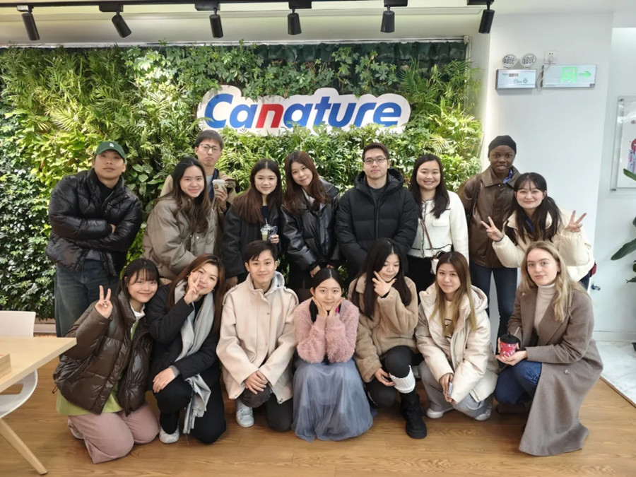 Gli studenti durante la visita alla Canature Water Group.jpg