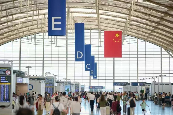 Shanghai semplifica i servizi per migliorare l'efficienza alle frontiere