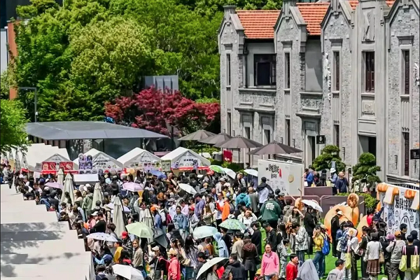 Shanghai registra 16,9 milioni di visitatori durante le vacanze del Primo Maggio