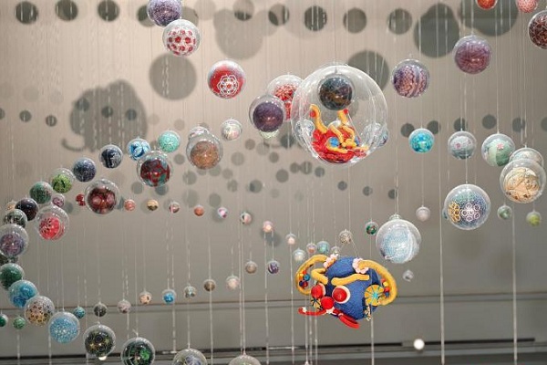 <i>Xiuqiu</i> in stile Shanghai: “pegni di amicizia” regalati al mondo