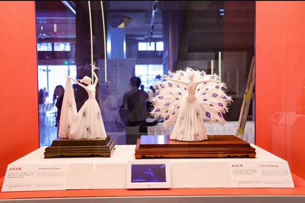 Shanghai celebra la Giornata Mondiale delle Competenze Giovanili con una mostra dedicata alla porcellana di Dehua