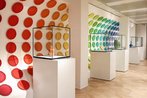 Doppia mostra allo Shanghai Jiushi Art Museum: un dialogo estetico tra la porcellana e l’arte del vetro veneziano