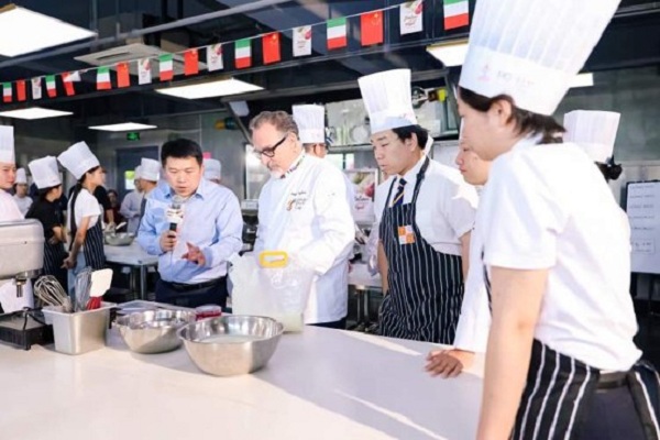 La masterclass dell’<i>Italian Gelato Project</i> arriva a un istituto professionale di Shanghai