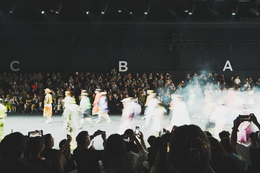 Shanghai Fashion Week Primavera/Estate 2027: dallʼ8 ottobre moda, creatività e cultura