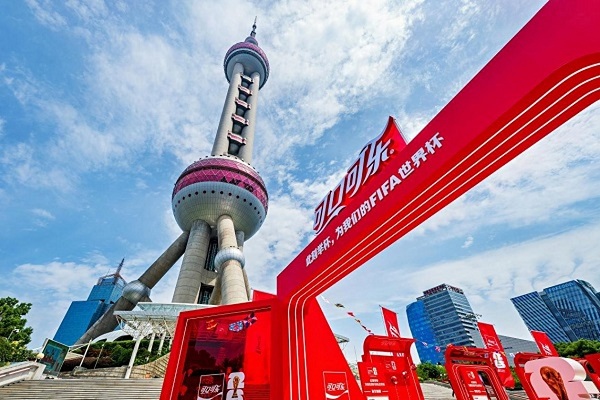 Appuntamento estivo all’Oriental Pearl Tower: mercatino della Coppa del Mondo FIFA ed esperienze di stile italiano