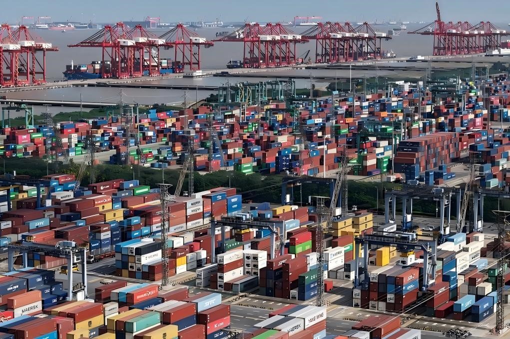Shanghai fissa gli obiettivi 2030 per il suo centro internazionale per il trasporto marittimo e aereo