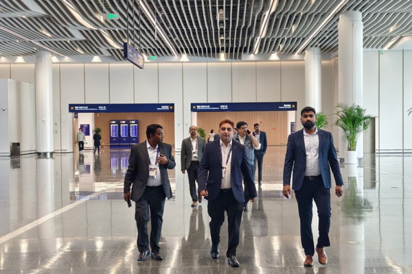 A Shanghai una nuova zona business senza visti attira i grandi incontri internazionali