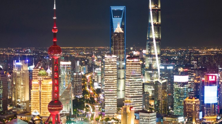 Shanghai attrae sempre più investimenti: un motore economico di precisione