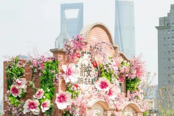 Un mare di fiori in città: la primavera arriva anche nei centri commerciali