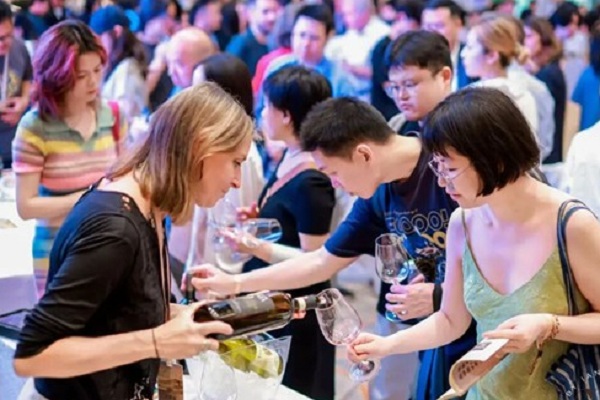 La fiera “Vino 100 Selected by Ian D’Agata” arriva a Shanghai