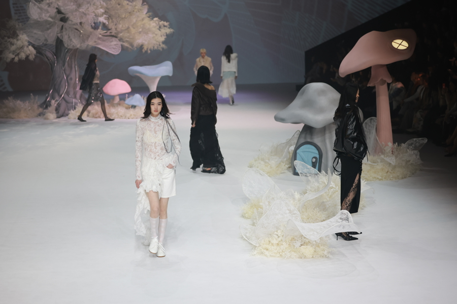 La Settimana della Moda di Shanghai accende la primavera con nuove energie