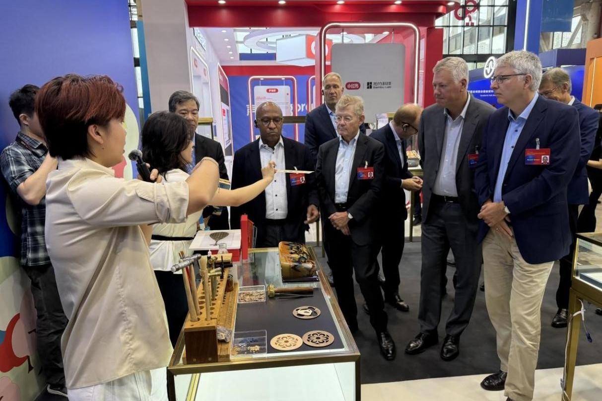 I leader dʼimpresa internazionali alla scoperta dellʼinnovazione di Shanghai sullʼIsola di Fuxing